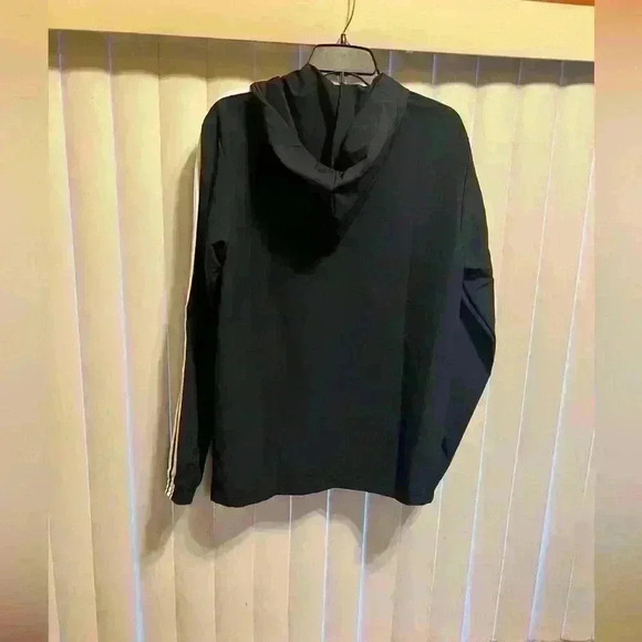 ADIDAS Men's blue Essentials 3-Stripes
Windbreaker. Perfect condition size SMALL - Picture 6 of 13